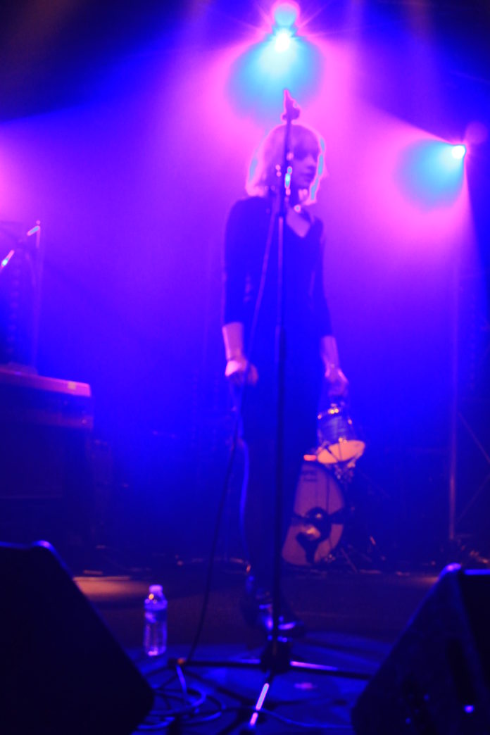 Anika+Cercueil+Glasser au Grand Mix: Les Femmes s'en Mêlent et nous réjouissent.