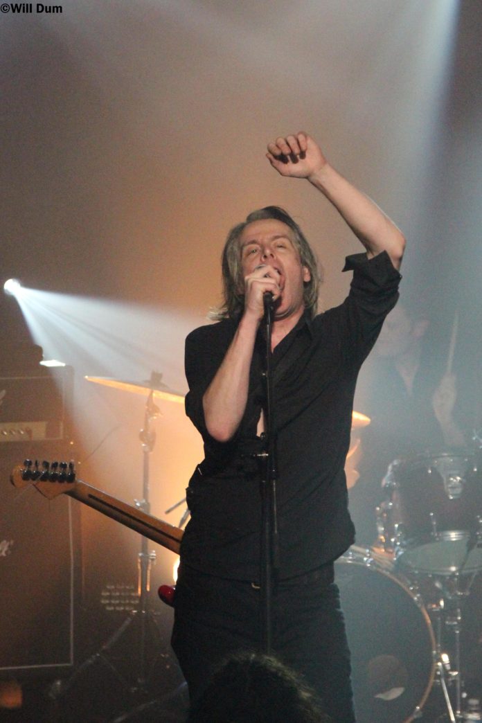 Le Gallon Drunk James Johnston et sa clique explosent la Lune...