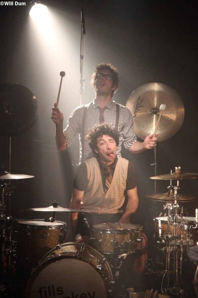 Fills Monkey, duo de batteurs/comiques, nous régale d'un show époustouflant...
