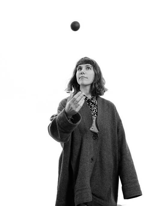 Rachael Dadd, "Bounce the ball"