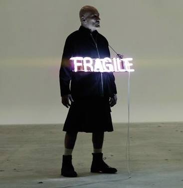 Fragile, Smile(s)