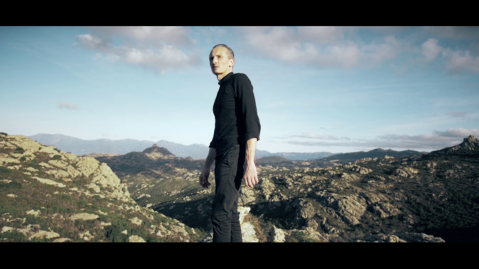 Makja, "Car née de doutes" (clip)