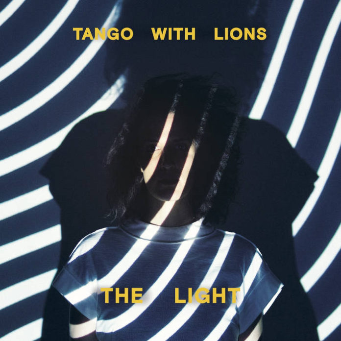 Tango with lions - The light